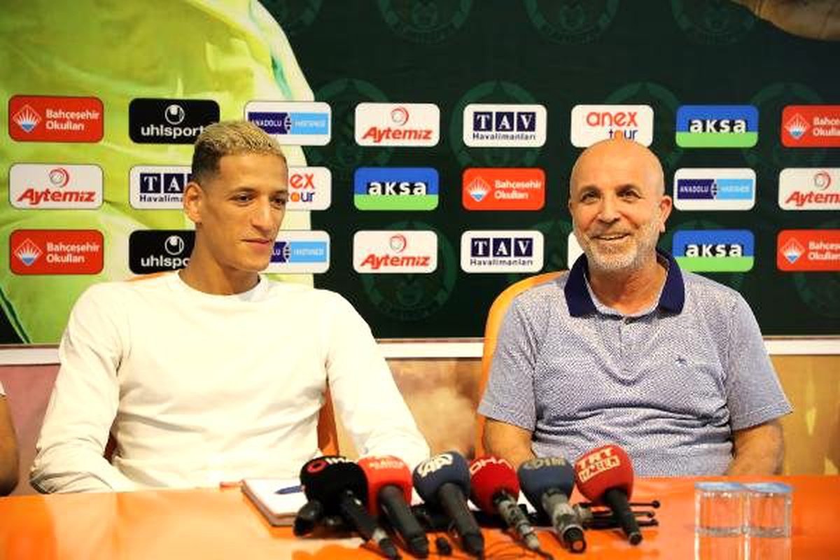 Alanyaspor\'a Faslı forvet