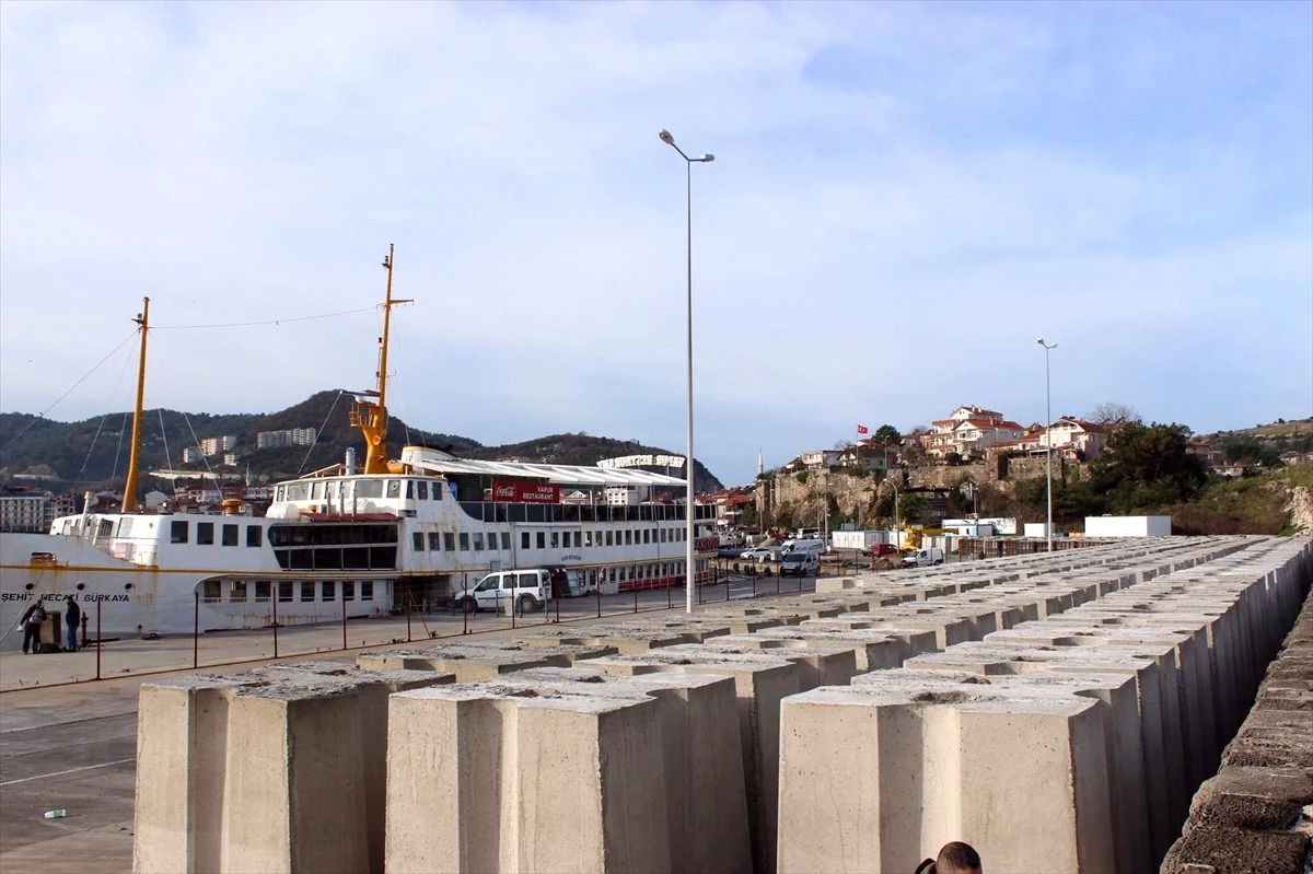 Amasra Limanı mendirek onarımı