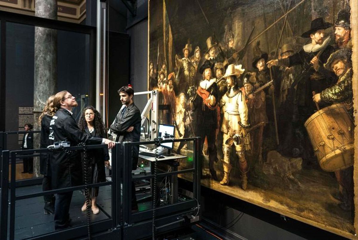 Amsterdam\'da Rembrandt\'ın Gece Devriyesi resminin restorasyonu halka açık yapılıyor