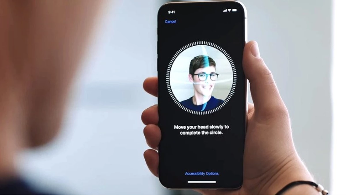 Apple\'ın Yeni Face ID Reklamı, Yüz Algılamanın Hızlanacağına İşaret Ediyor