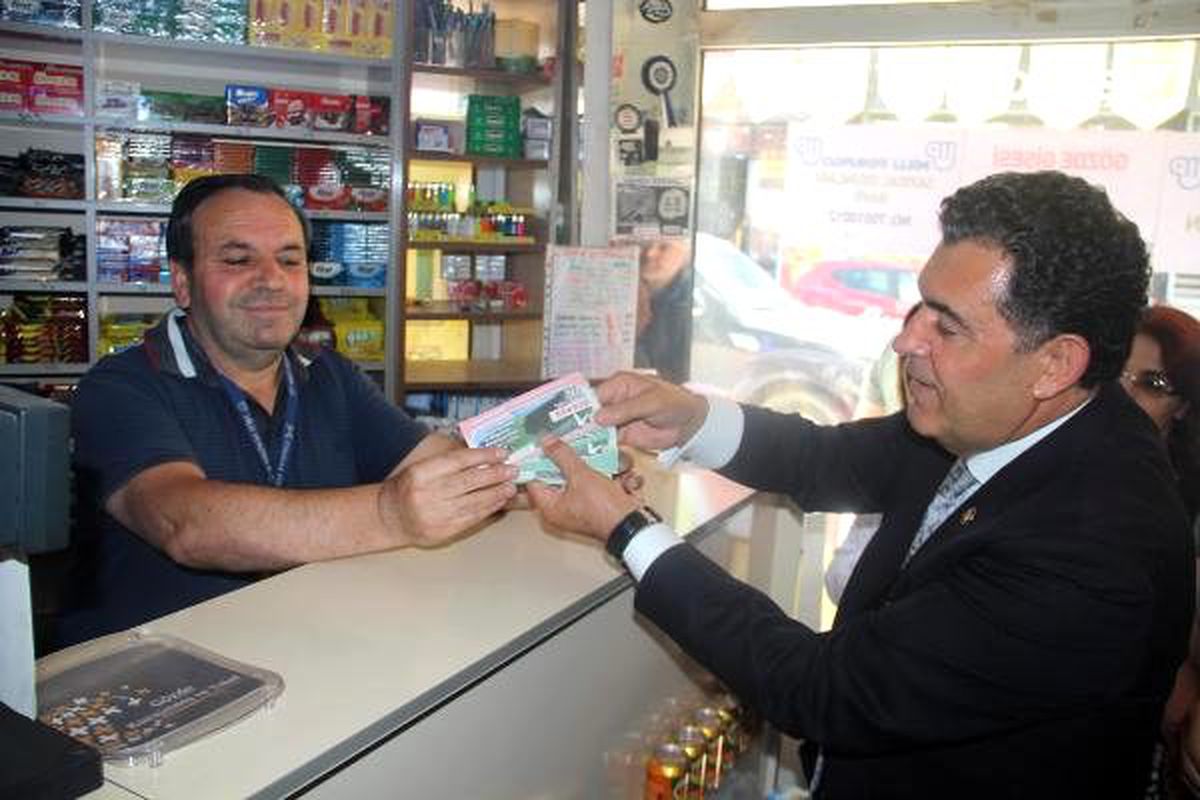 Ardahan\'da, Atatürk silüetli Milli Piyango biletleri tükendi