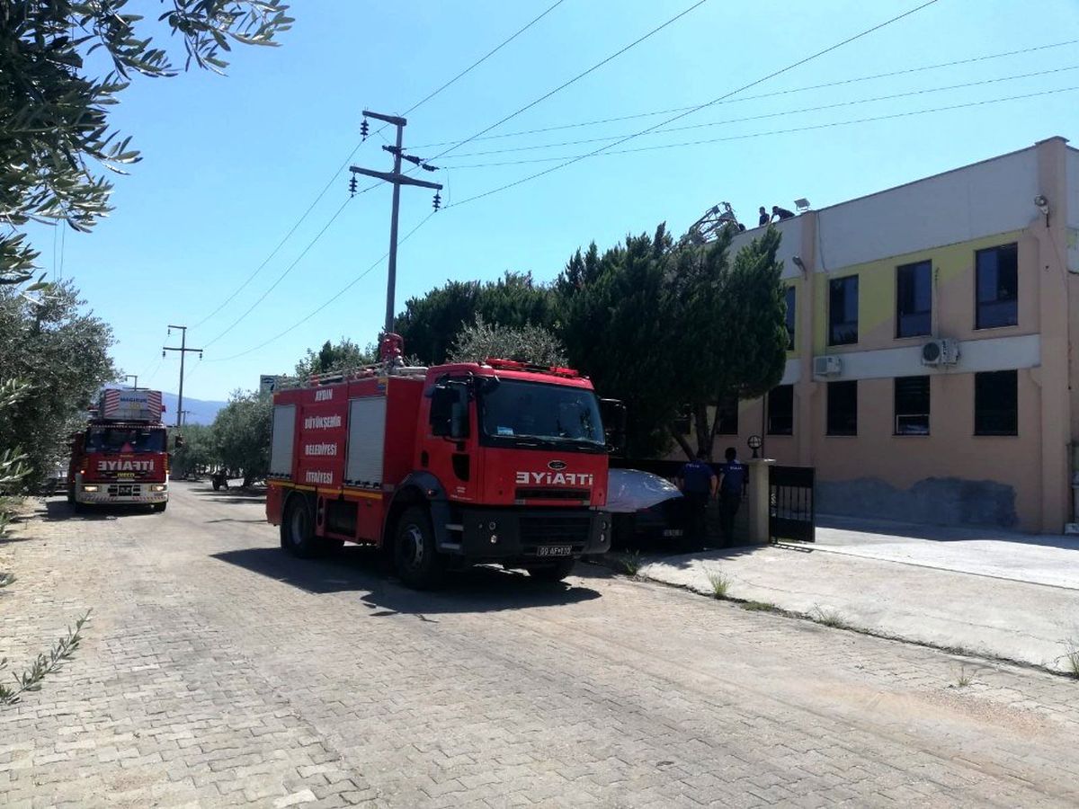 Aydın\'da fabrika yangını; Zehirlenen bir kişi hastaneye kaldırıldı