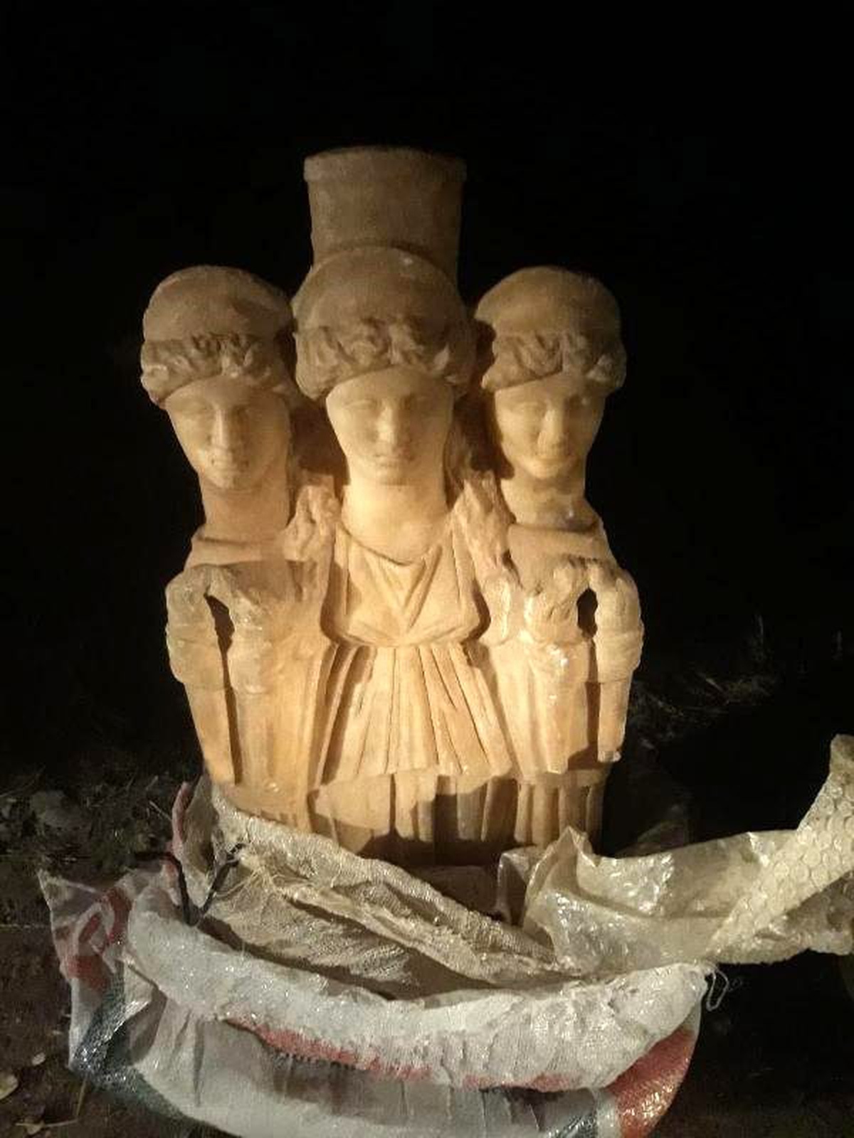 Bagajdan Roma dönemine ait kadın heykeli çıktı