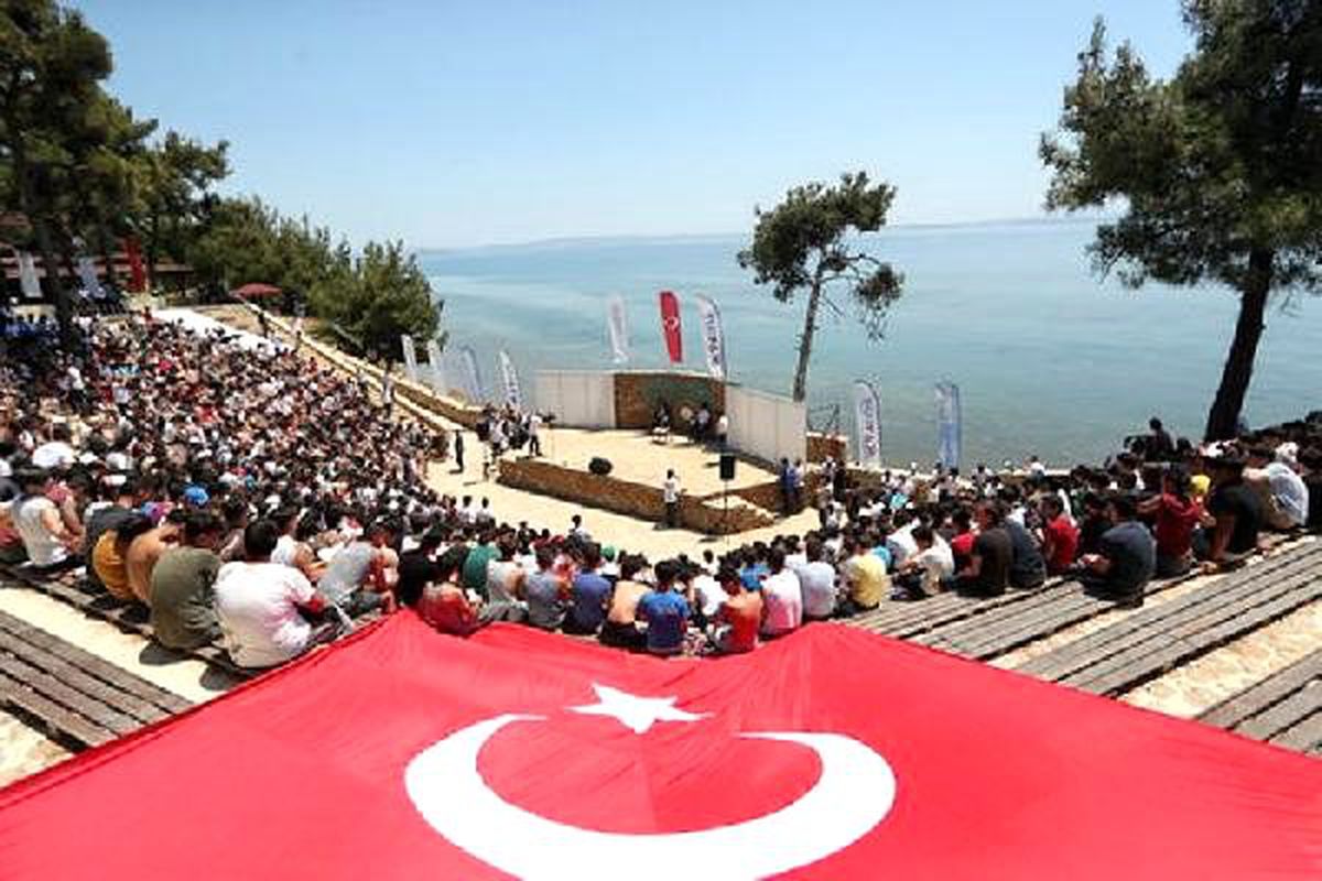 Bakan Kasapoğlu, doğa kampında
