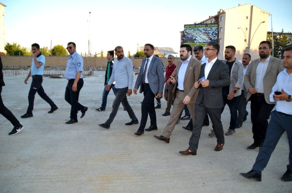 Başkan Sayan, yeni belediye hizmet binası inşaatında incelemelerde bulundu