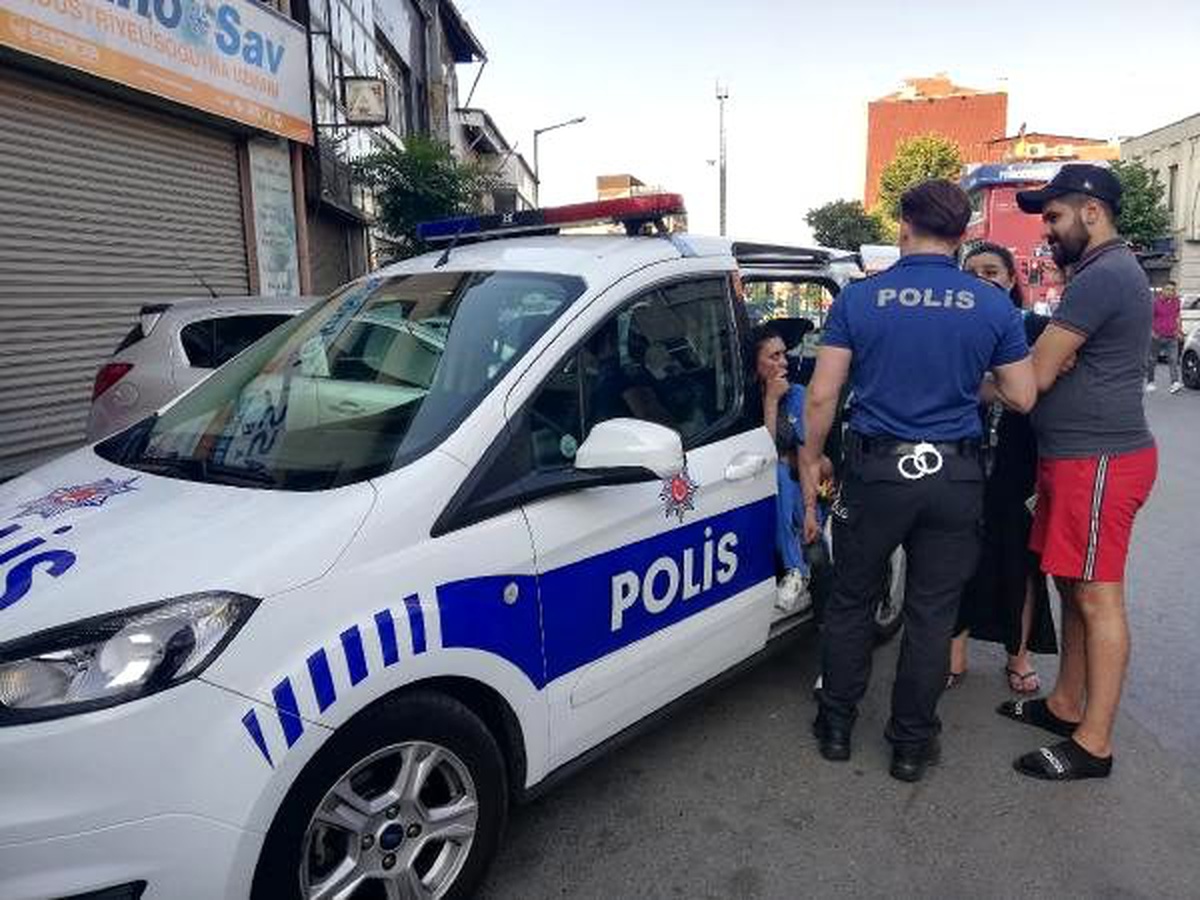 Beyoğlu\'nda kapkaça direnen kadın turist metrelerce sürüklendi