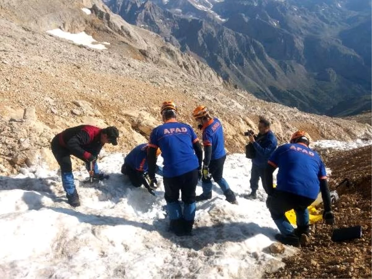 Demirkazık Dağı\'nda çığ altında kalan dağcının cesedi bulundu (2)