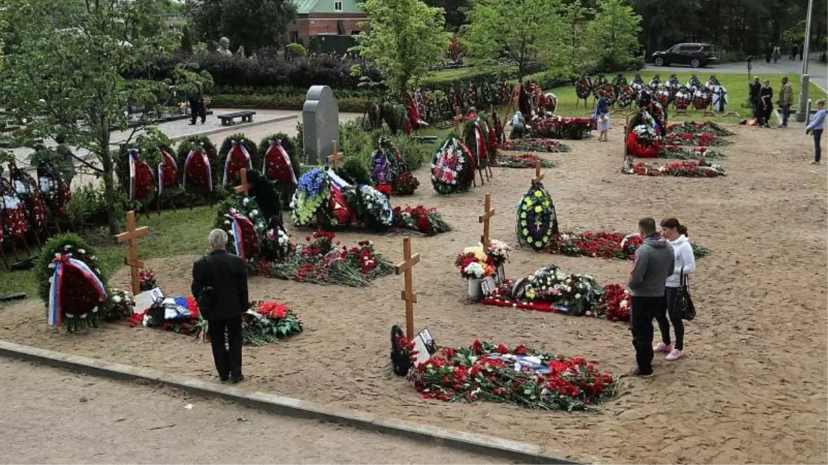 "Denizaltı yangınında ölen Rus askerler küresel felaketi önledi"