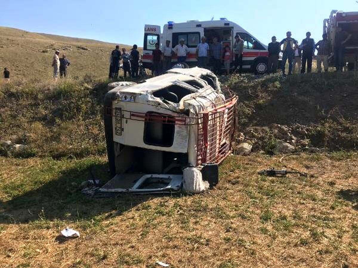 Devrilen minibüste, 1 kişi öldü, 18 kişi yaralandı