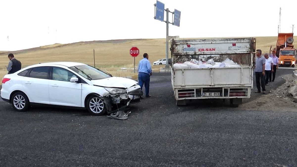 Diyarbakır\'da iki ayrı trafik kazasında 7 kişi yaralı