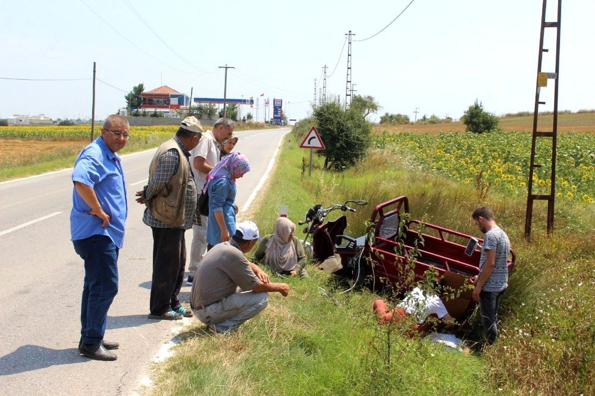 Elektrikli triportör devrildi: 2 yaralı
