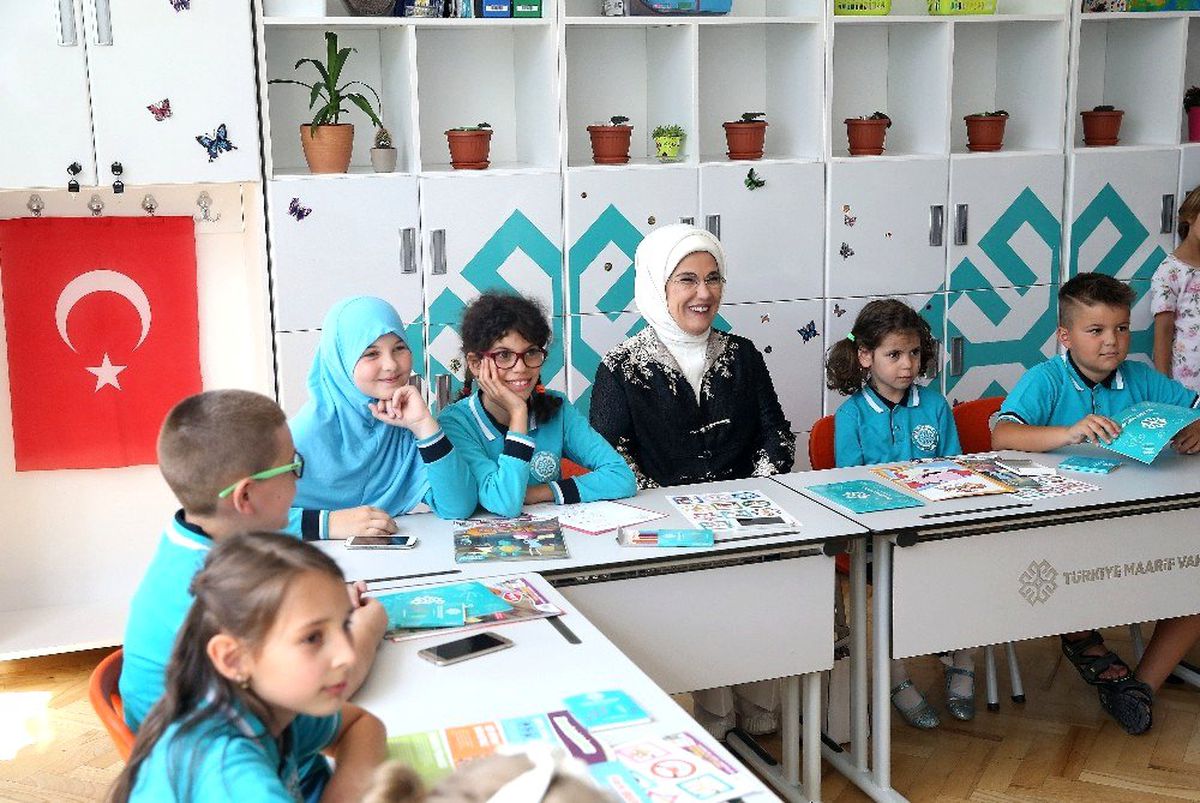 Emine Erdoğan\'dan Maarif Okullarına ziyaret
