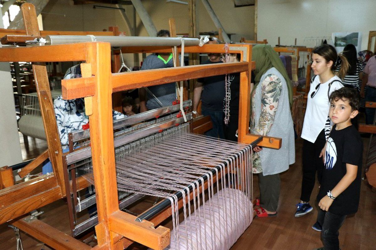 Gazenne dokuması kadınlara hem meslek hem de gelir kapısı oluyor