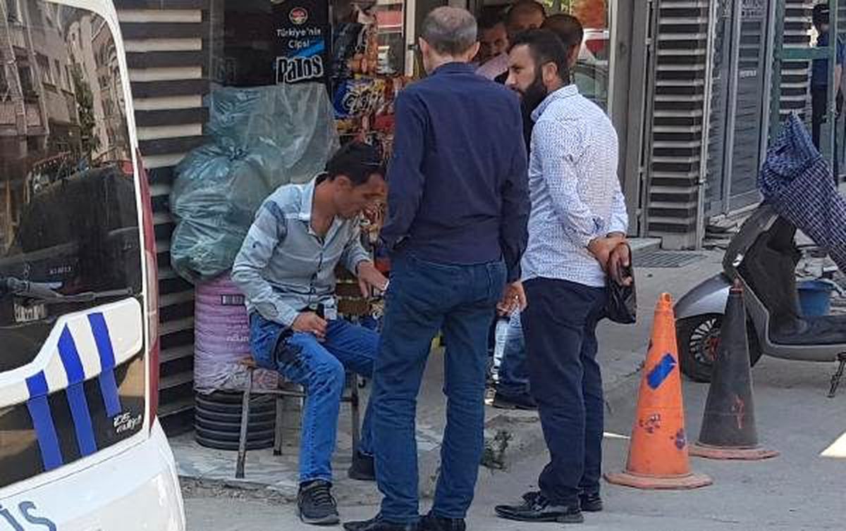 İskambil oynadığı arkadaşını bıçakladı