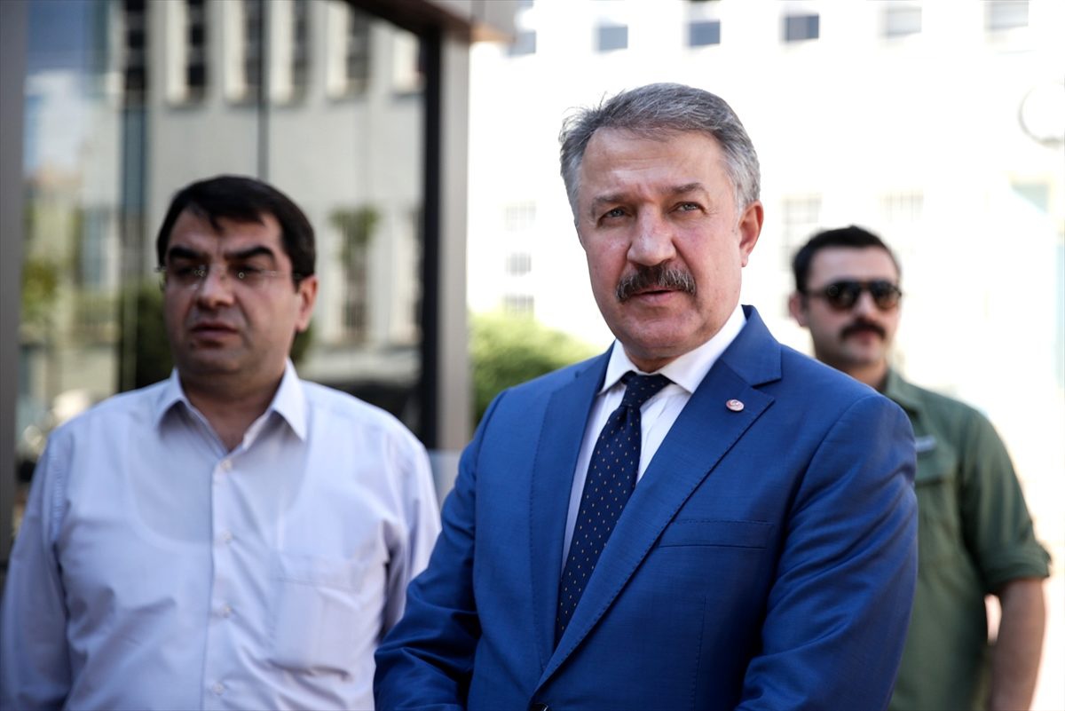 İzmir merkezli göçmen kaçakçılığı operasyonu