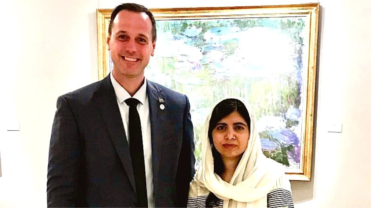 Kanadalı bakan: Malala\'nın Quebec\'de öğretmenlik yapması için başörtüsünü çıkarması gerekiyor