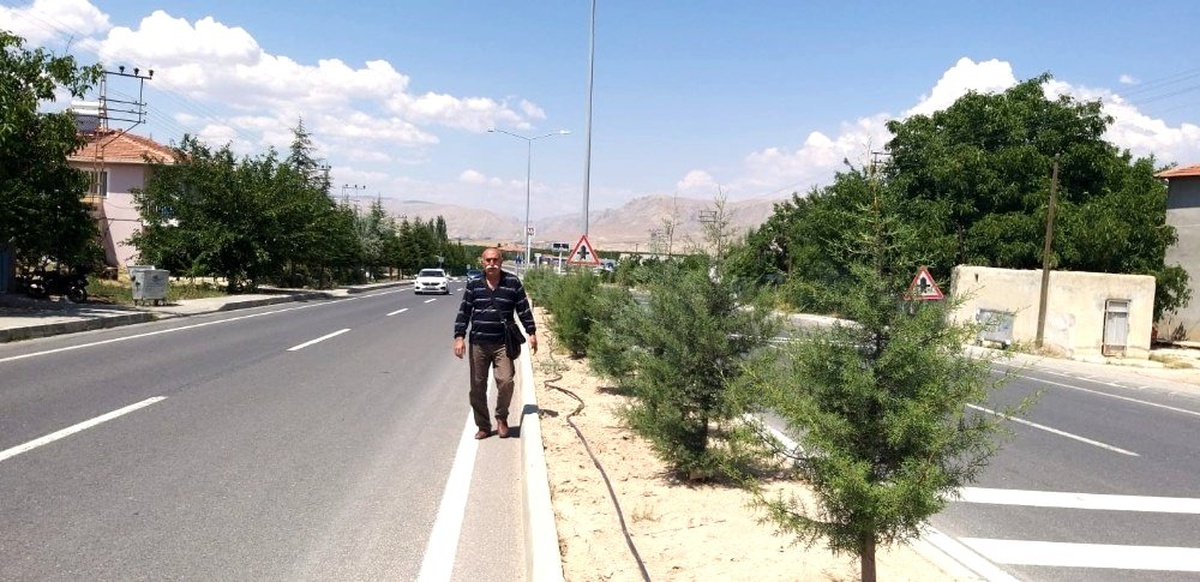 Kayısı için Ankara\'ya yürüyerek gidiyor
