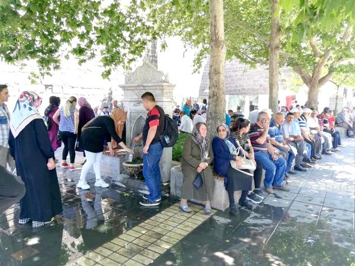 Kayseri\'de sıcak hava yaşamı olumsuz etkiledi