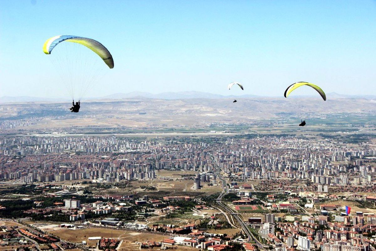 Kayseri\'de yamaç paraşütü şöleni