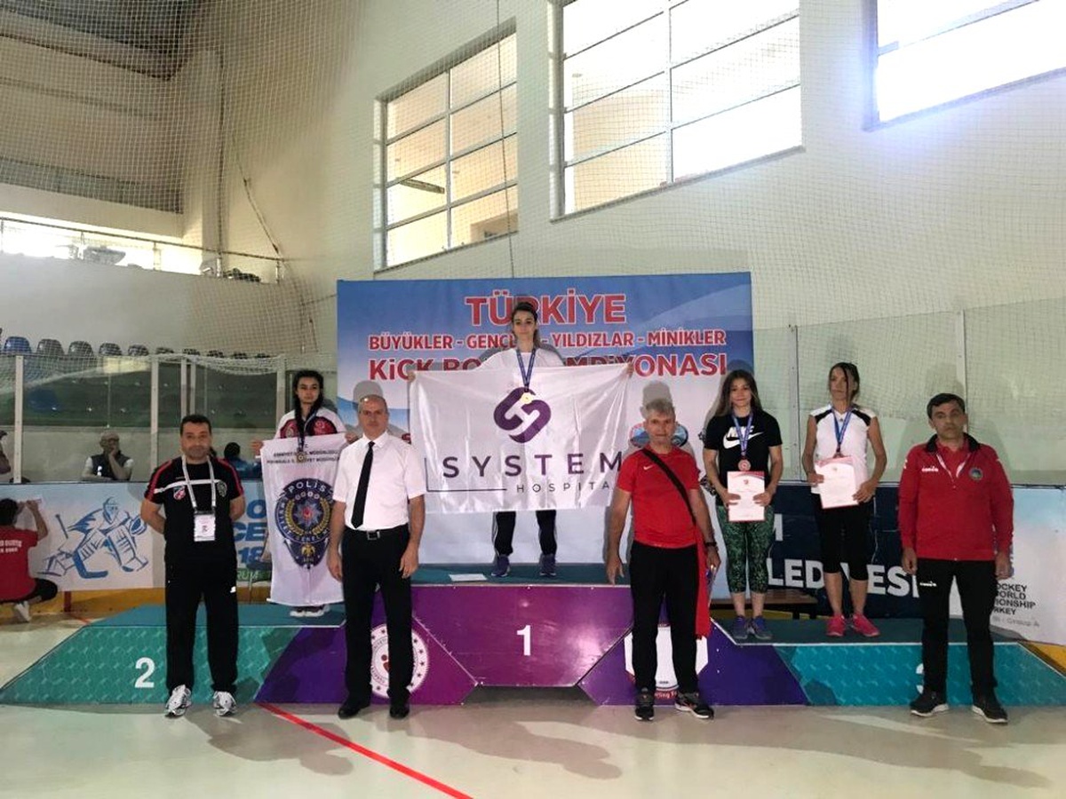 Kayserili Kickboks Sporcular Erzurum\'dan 5 şampiyonlukla döndü
