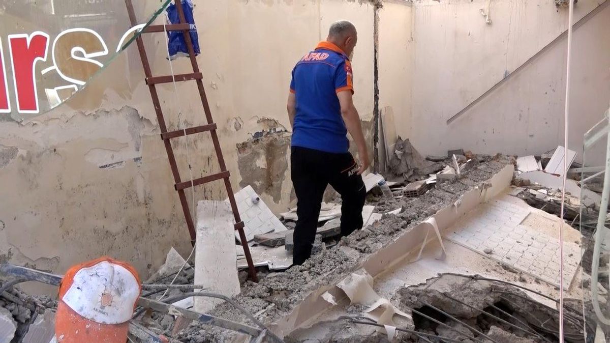 Kestiği kolonun altında kalan inşaat işçisi yaralandı