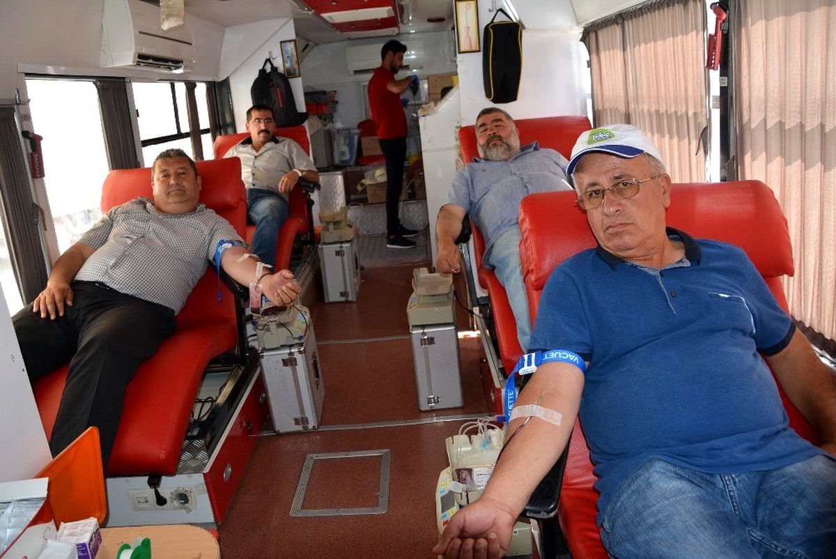 Korkuteli\'nde kan bağışı standı açıldı