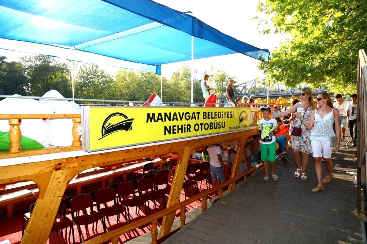 Manavgat Belediyesi\'nden ücretsiz nehir otobüsü seferi