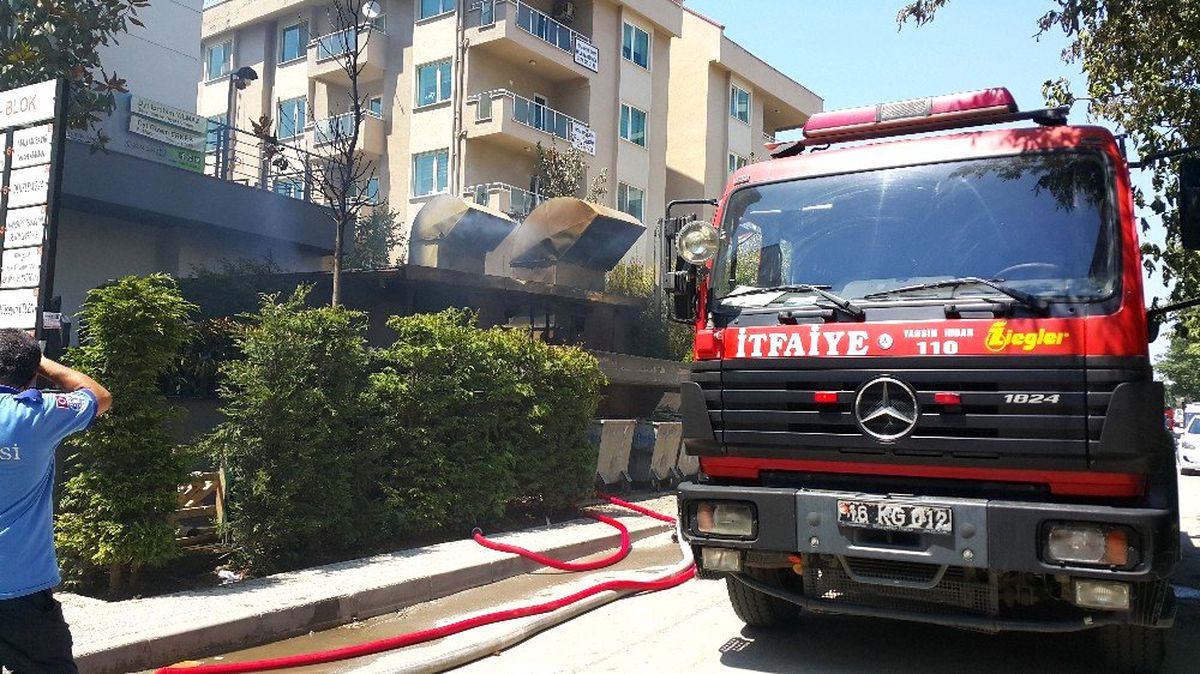 (Özel) Lüks sitede korkutan yangın