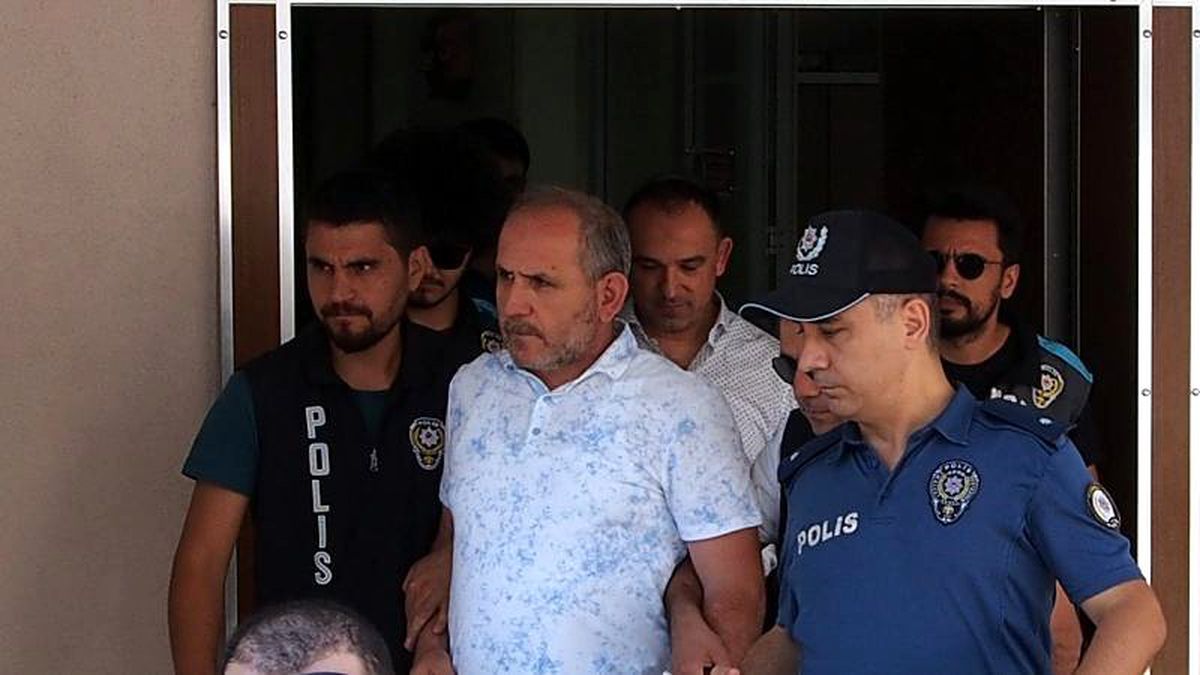 Pendik\'te araca saldırı şüphelileri tutuklandı, zanlıları kapıda karşılayan polis amiri açığa alındı