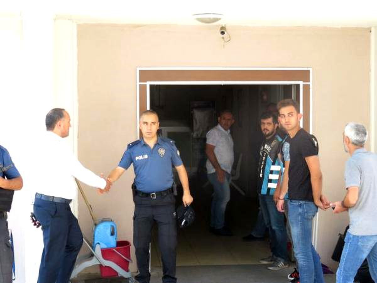 Pendik\'te trafikte hamile kadının bulunduğu araca saldıran kişi karakola geldi- 1