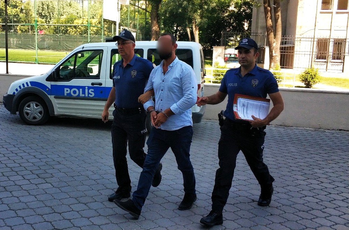 Polise bıçak çeken şahıs gözaltına alındı