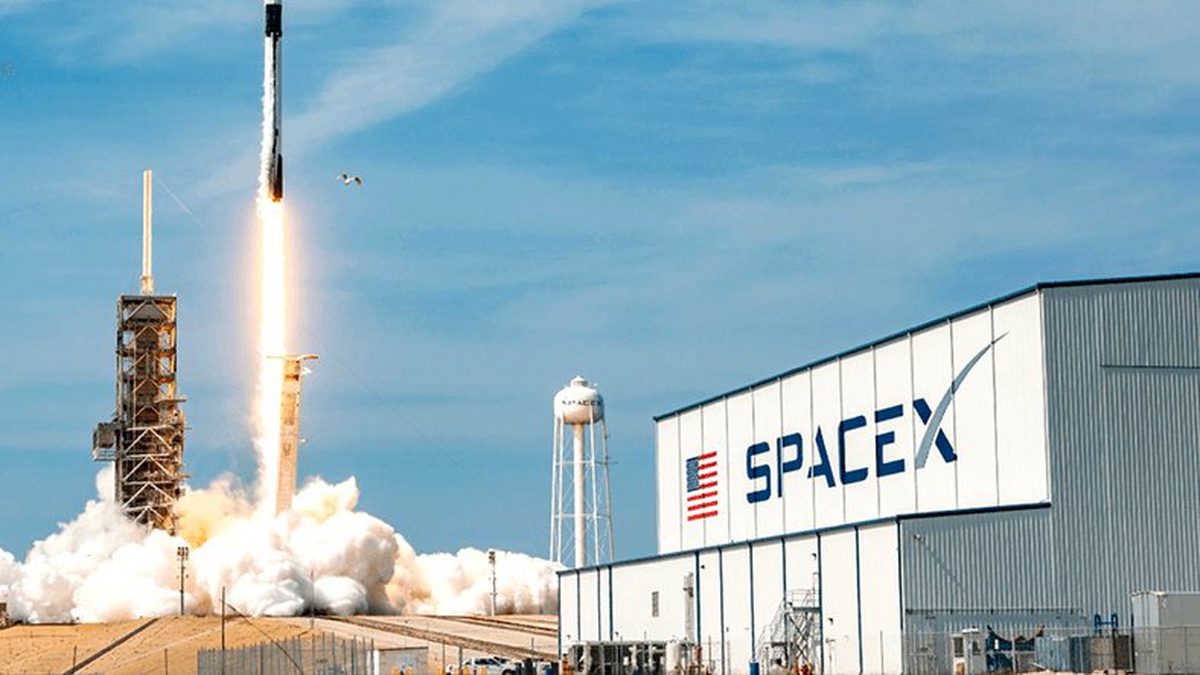 SpaceX\'in Uzay Araçlarını Geliştirdiği Florida\'daki Tesisinde Yangın Çıktı