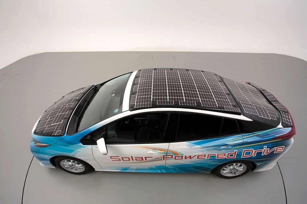 Toyota Elektrikli Otomobilleri için "SOLAR ROOF" Test Ediyor