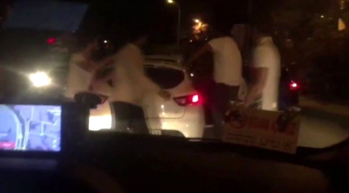 Trafikte maganda dehşeti kamerada