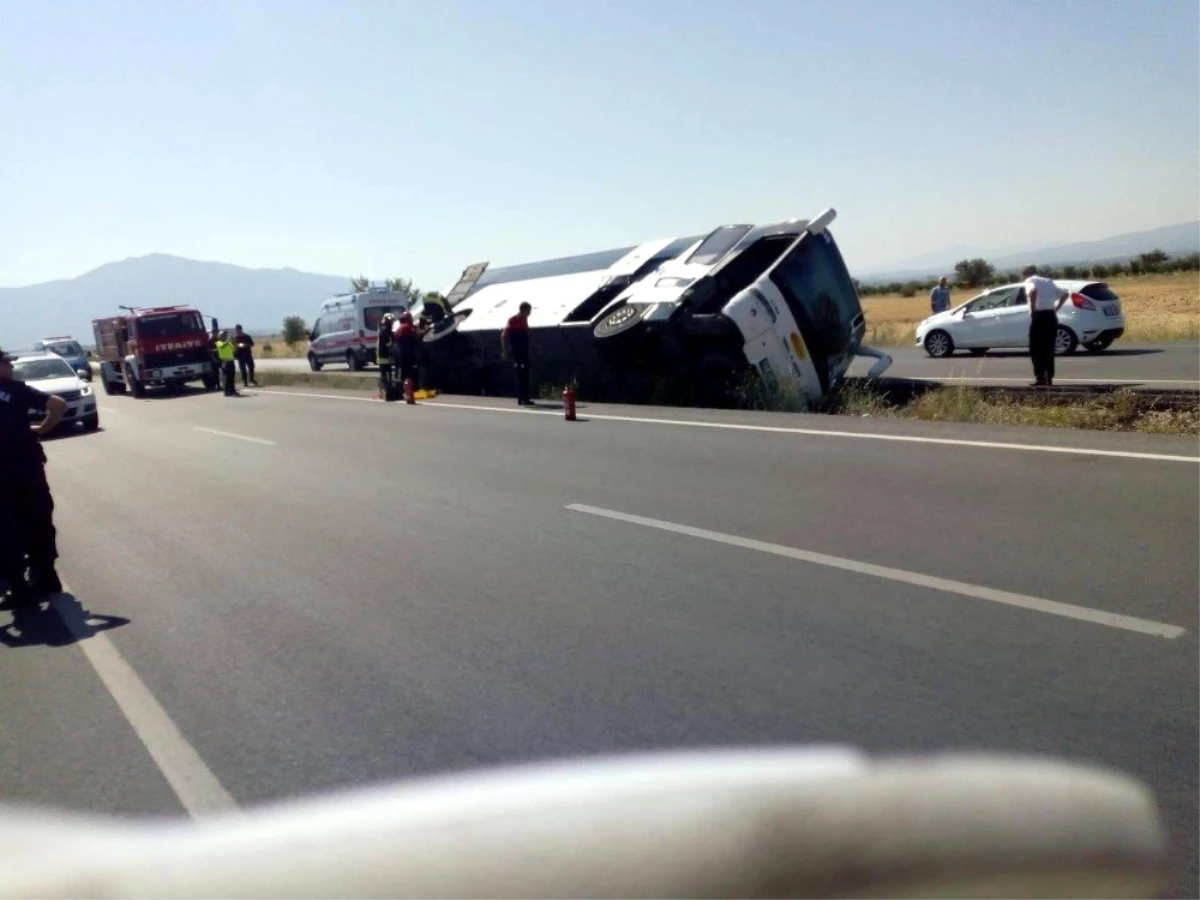Turistleri taşıyan tur otobüsü kaza yaptı: 4 yaralı