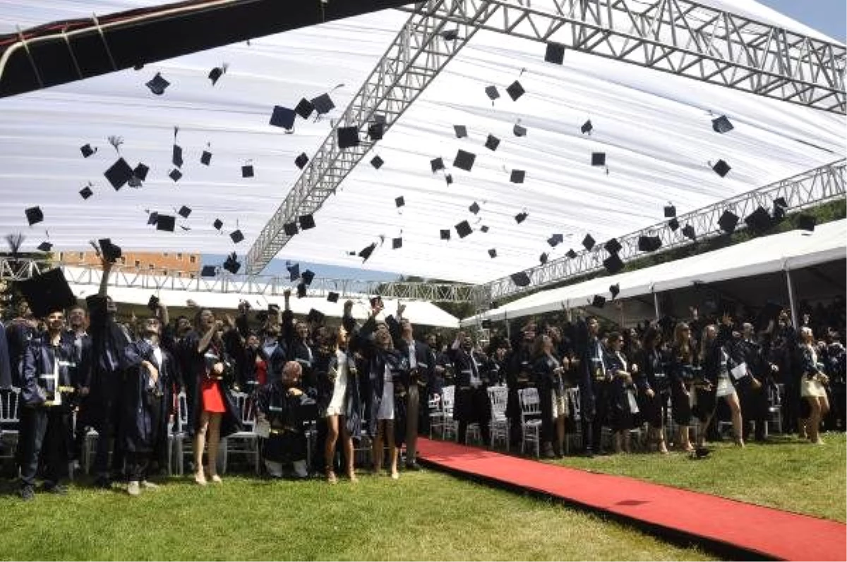 Yeditepe Üniversitesi\'nde mezuniyet heyecanı