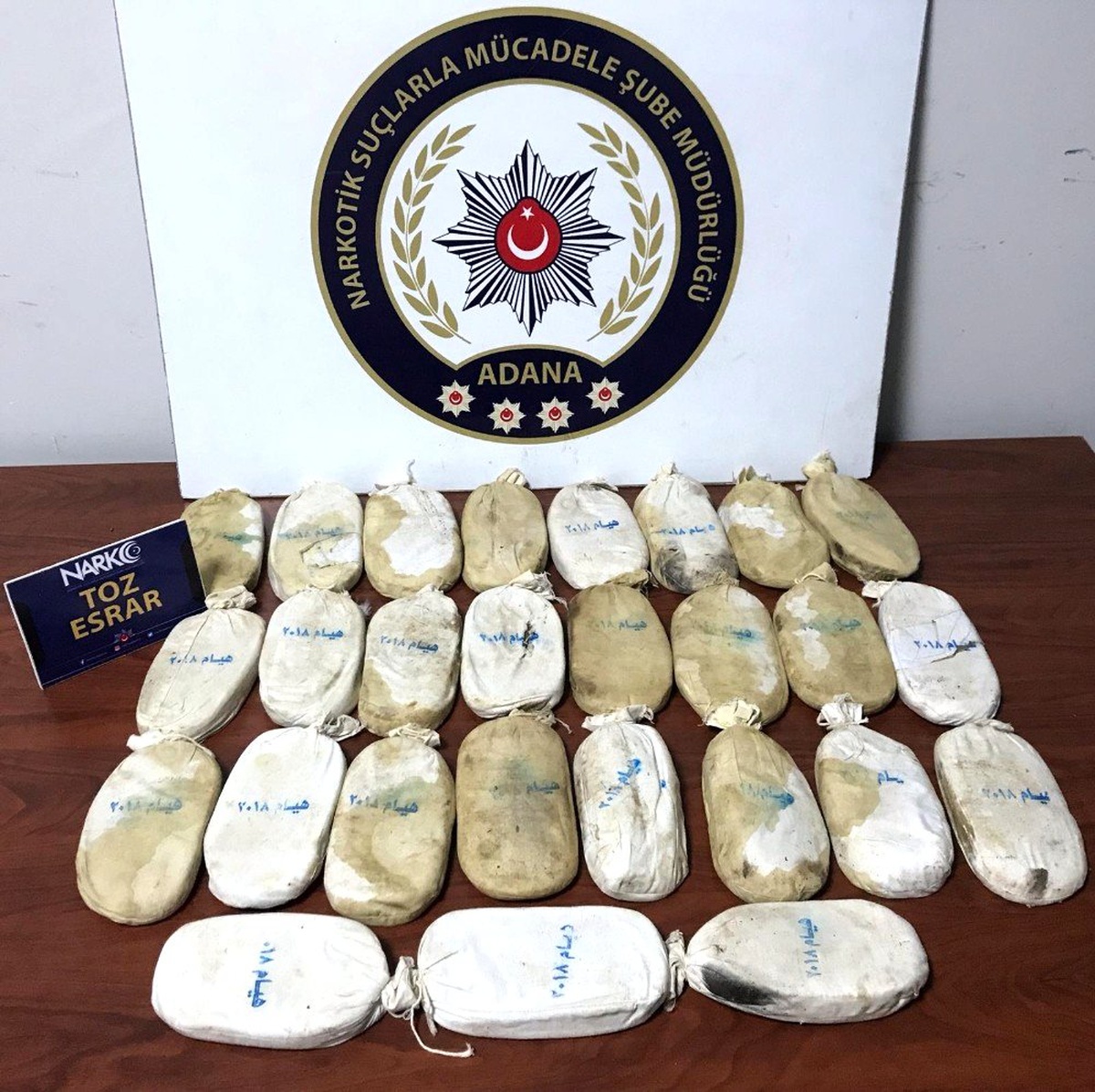 Adana\'da şüphelenilen otomobilde 5 kilo 675 gram esrar ele geçirildi