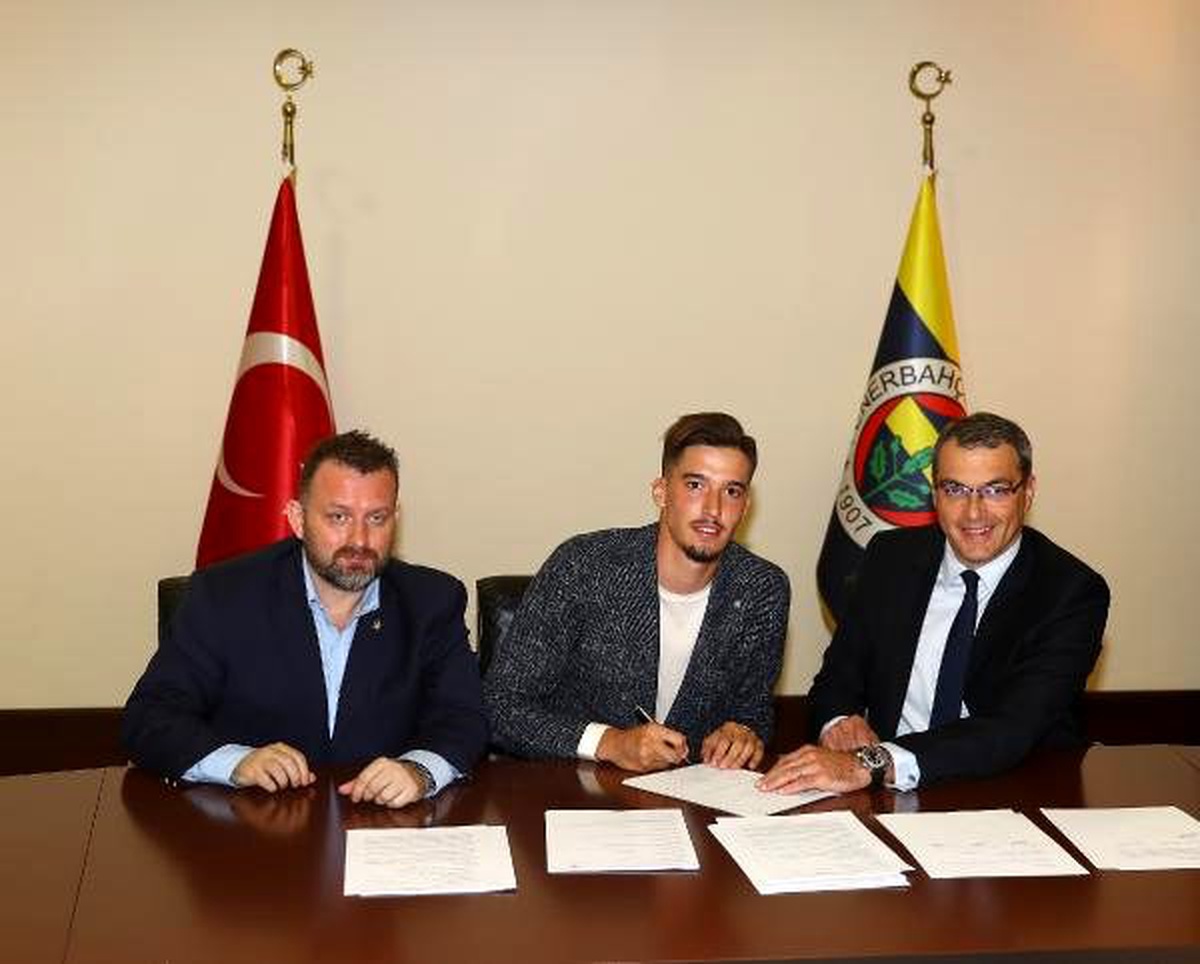 Altay Bayındır: Bir oyuncuyu Fenerbahçe isterse bu reddedilemez