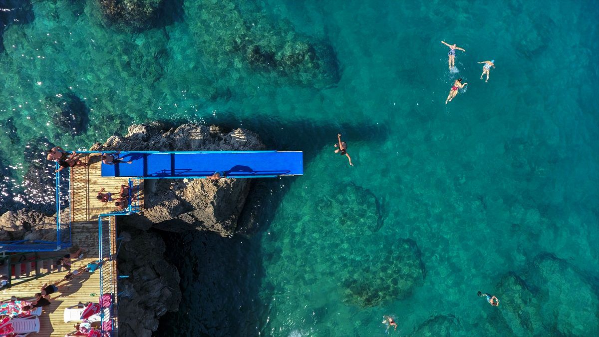 Antalya\'da falez plajlara ilgi