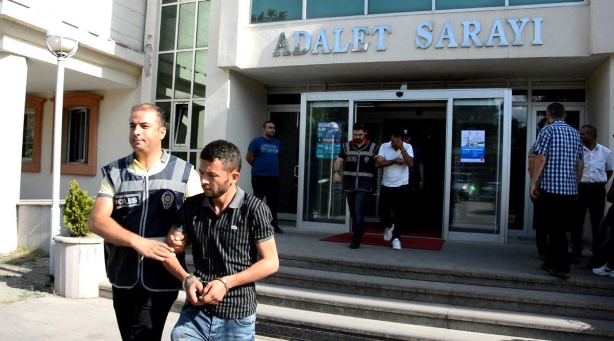 Aracını satarken sahte dekontla dolandırıldı