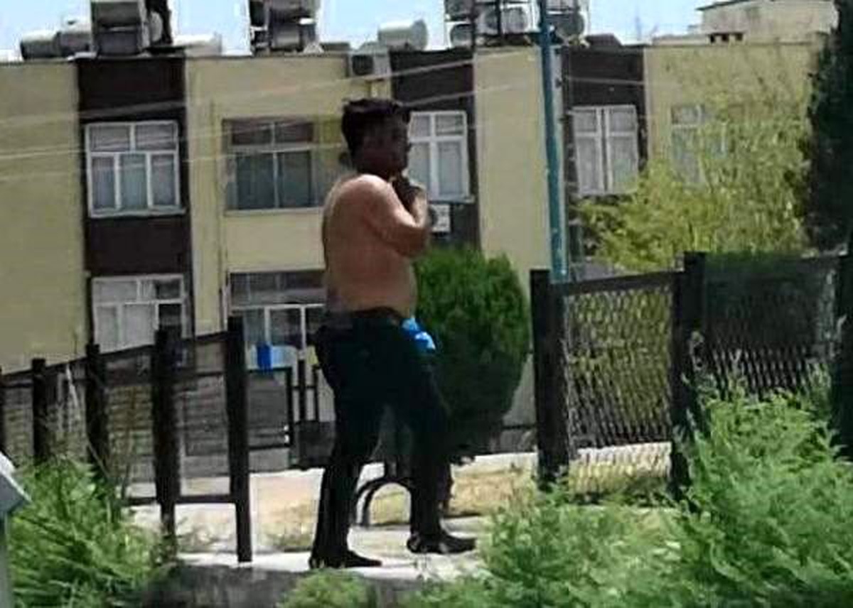 Ayrı yaşadığı eşinin evinin önünde kendisine zarar verdi