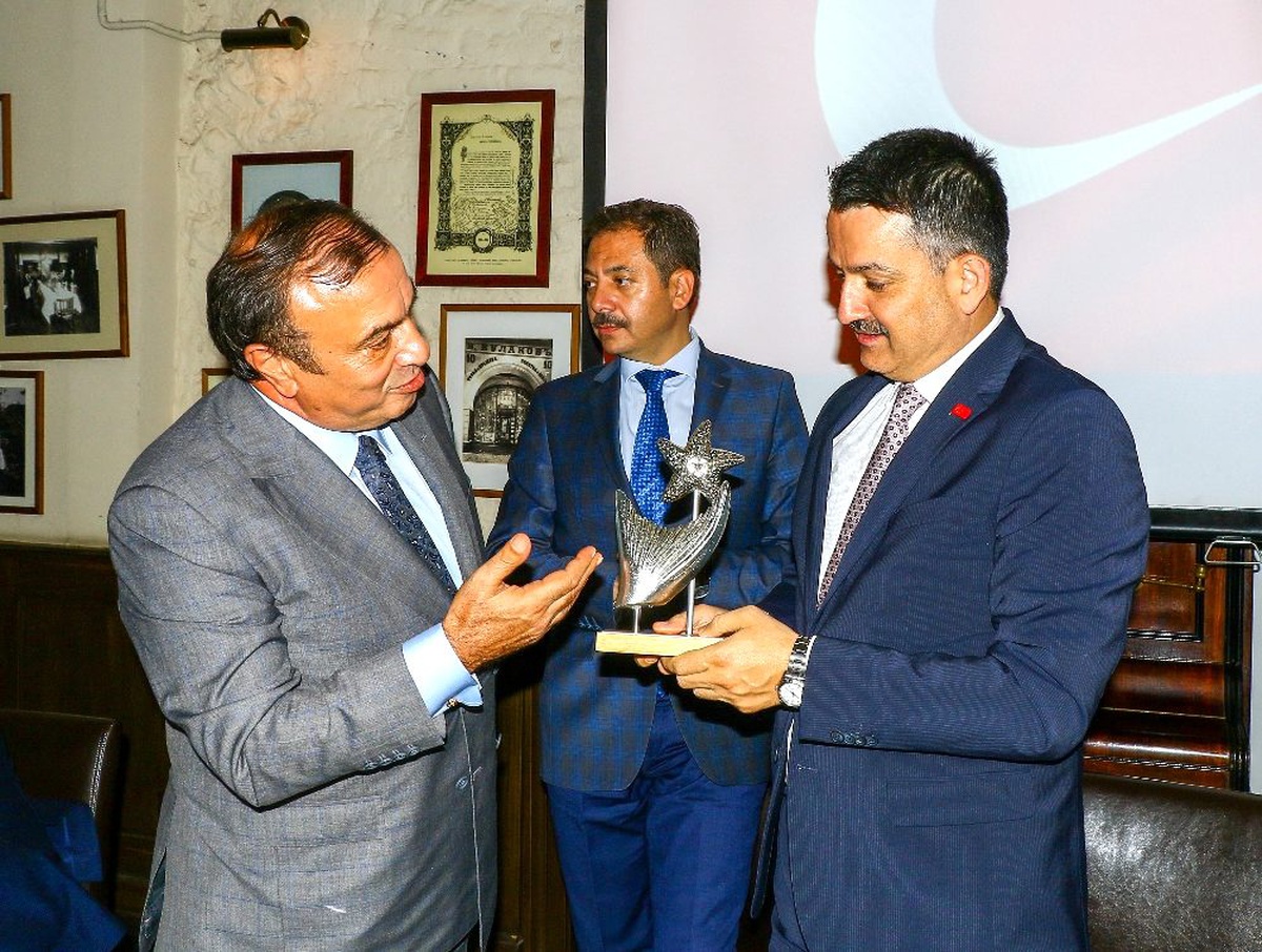 Bakan Pakdemirli, Rusya\'da su ürünleri sektör temsilcileri ile bir araya geldi