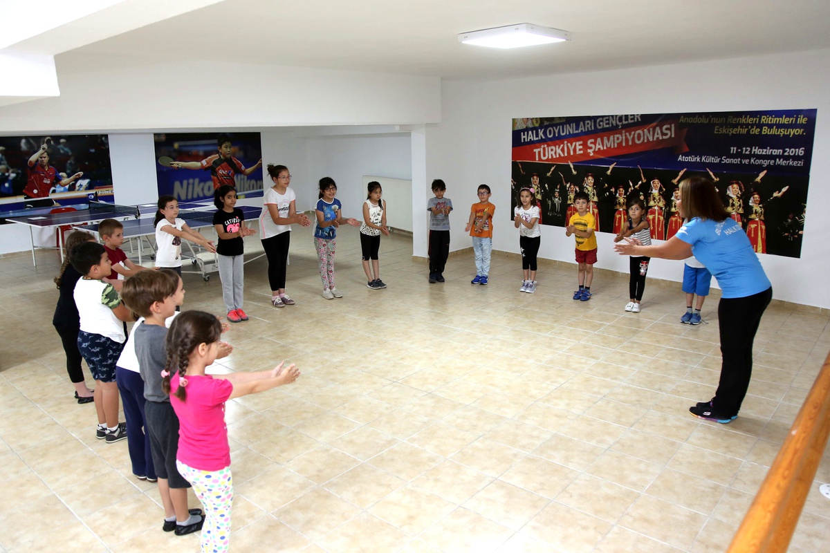 Büyükşehir yaz spor okullarına büyük ilgi