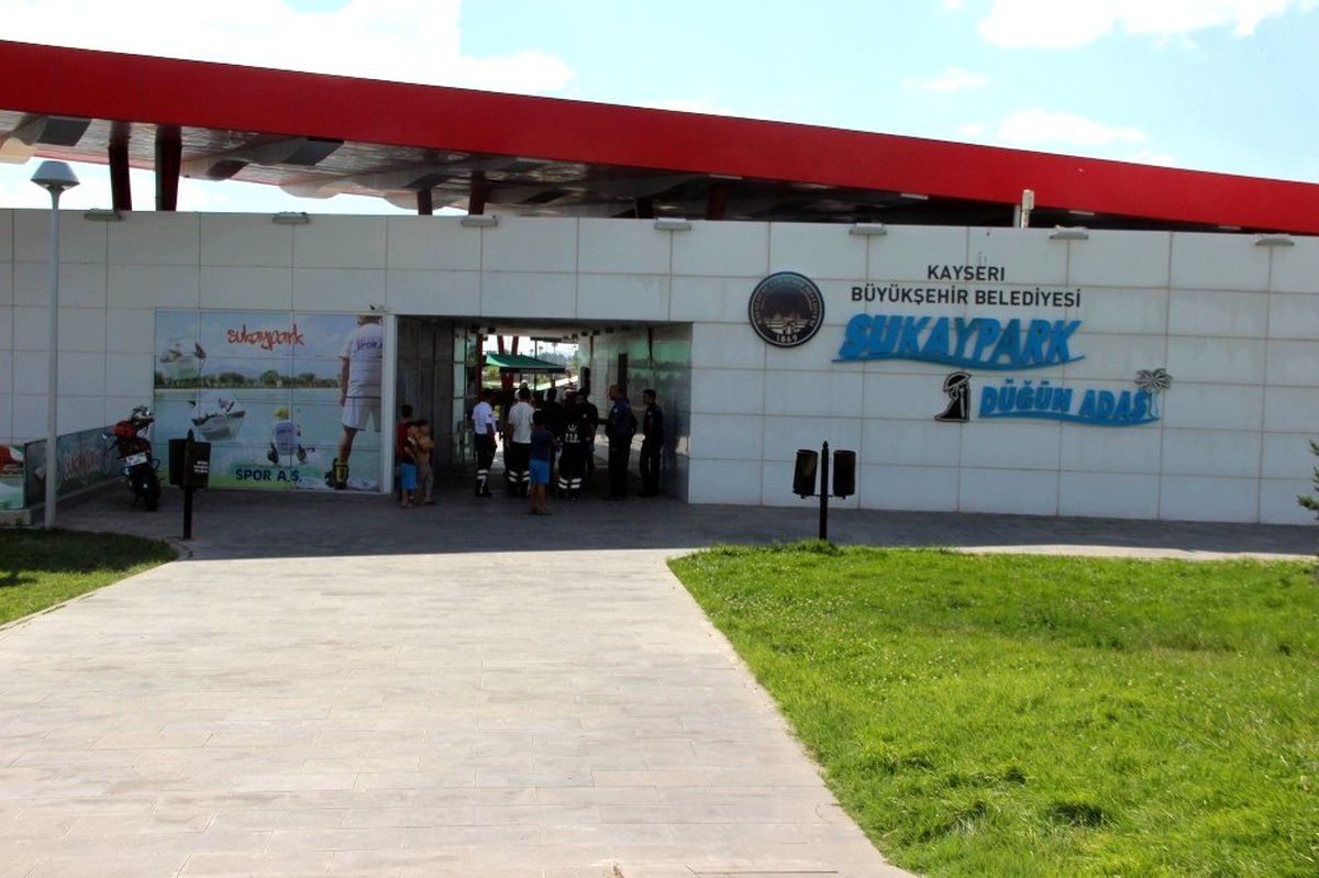Cankurtaran, gölete giren Suriyeli genci boğulmaktan son anda kurtardı