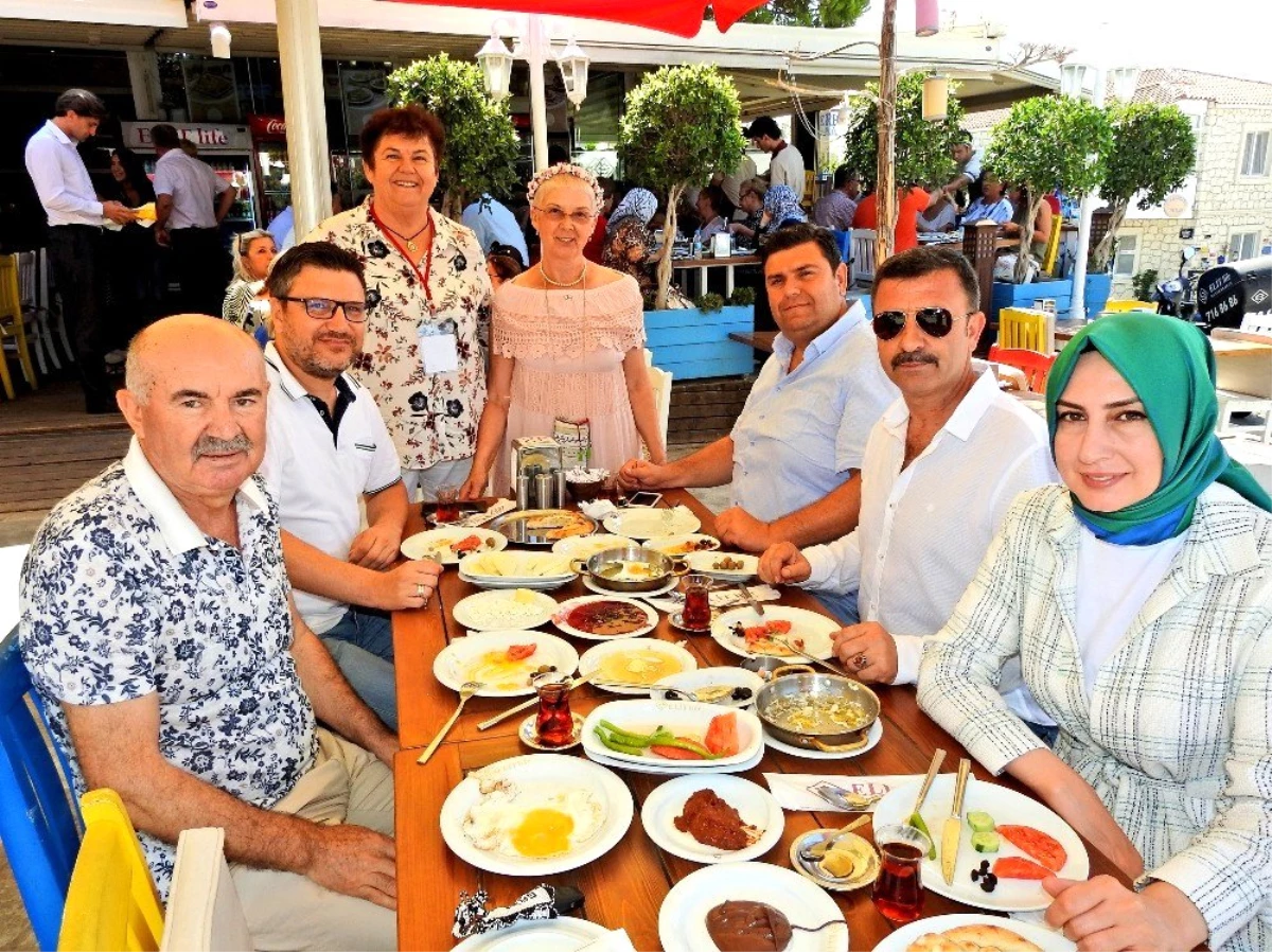 Çeşme\'de siyasi parti başkanlarını buluşturan kahvaltı