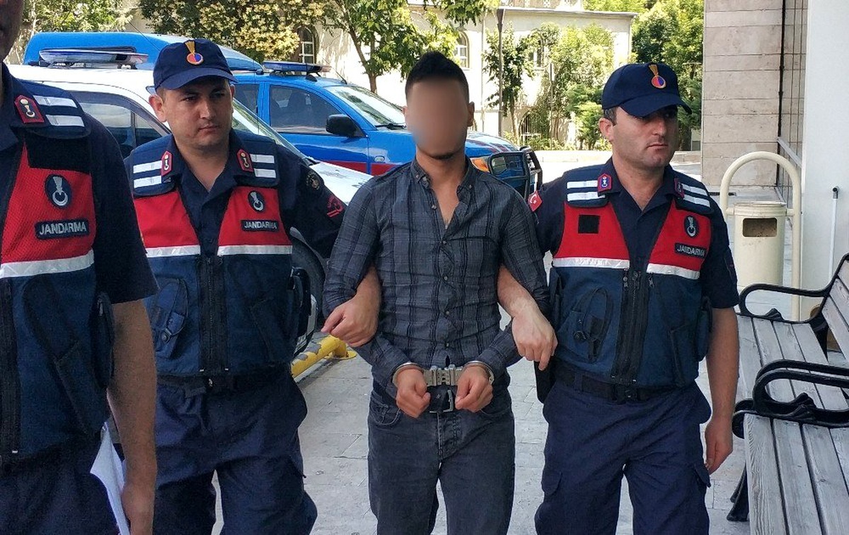 Cezaevi firarisi, kız kaçırınca yakalandı