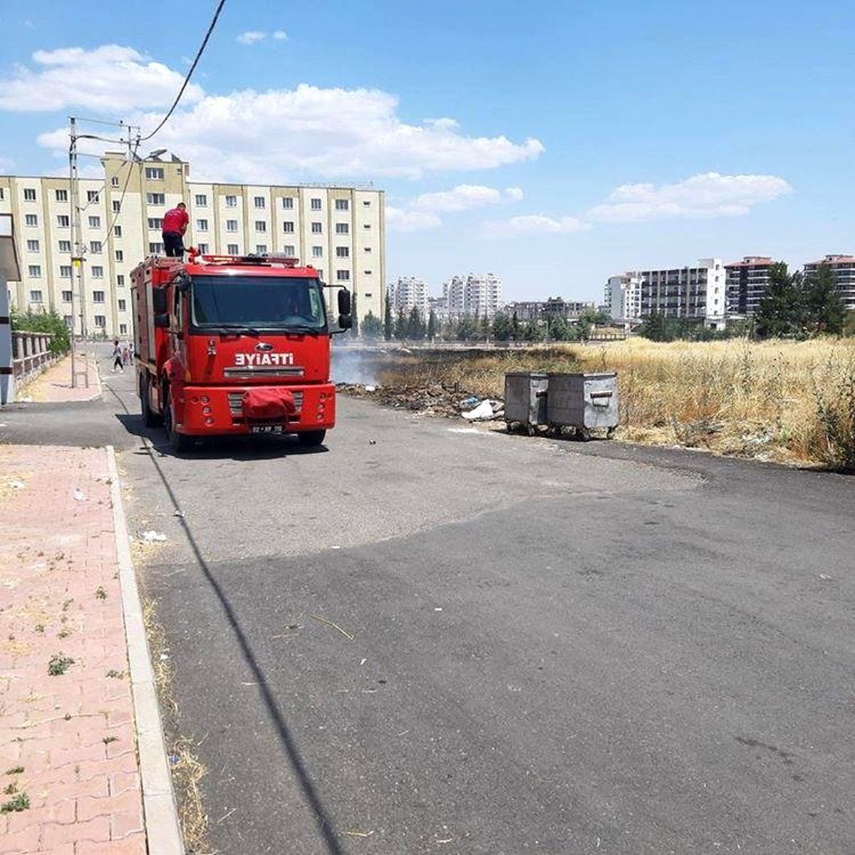 Çıkan anız yangını itfaiye söndürdü