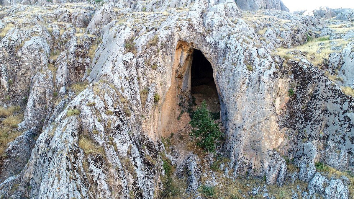Deve mağarası ve Ölbe vadisi güzelliği ile dikkat çekiyor