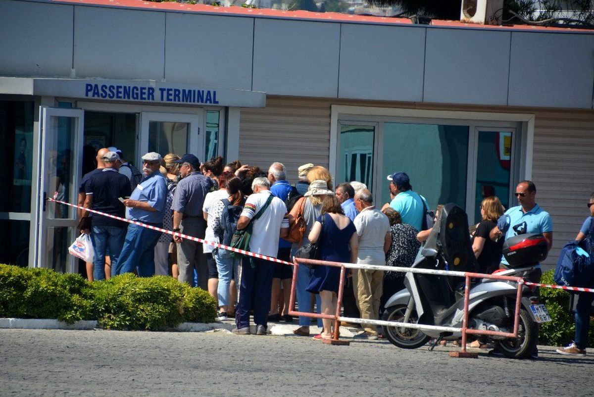 Dikili ile Midilli arasında feribot seferleri turizmi canlandırıyor
