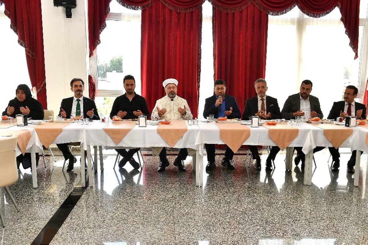 Diyanet İşleri Başkanı Erbaş, 15 Temmuz gazileriyle bir araya geldi